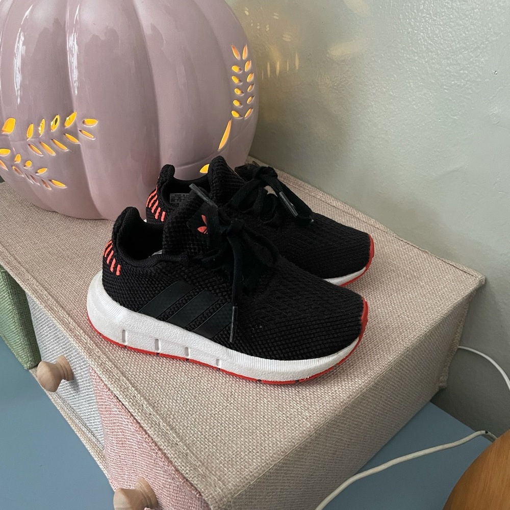 Adidas Swift Run little boys or girls . Size 8K